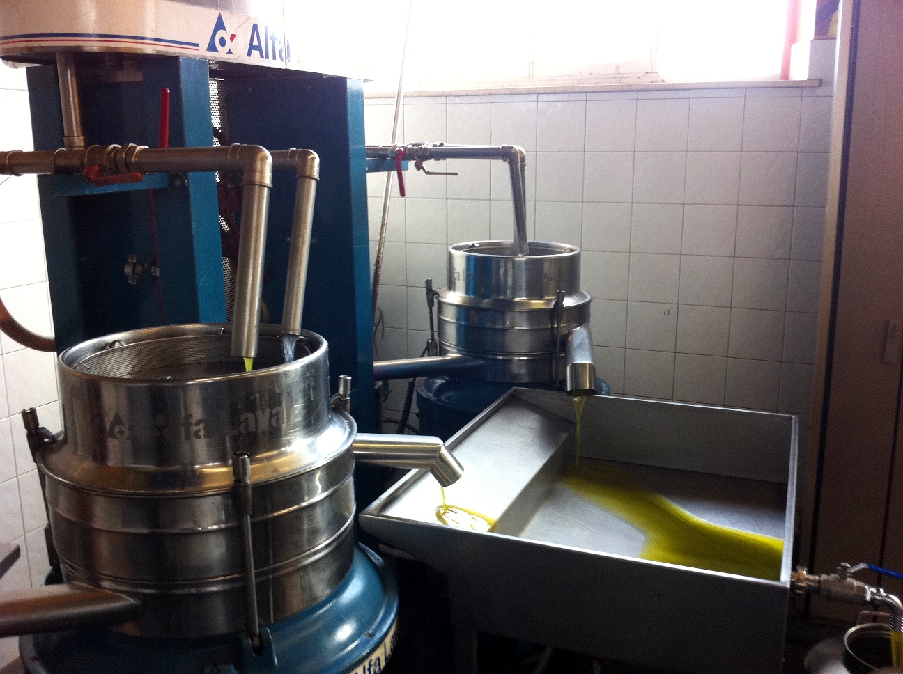 Oil mill separator