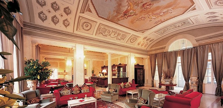 Lounge bar in the luxury hotel with spa near Lucca
