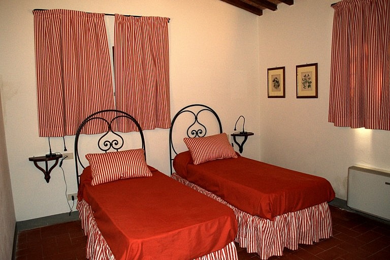 Simple twin bedroom in villa for 16 people