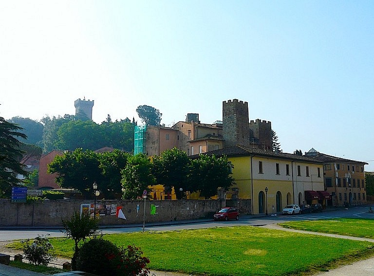A view of the fortress of Vicopisano