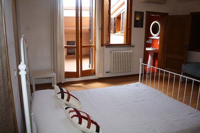 Comfortable bedrooms in a small villa with pool near Pisa