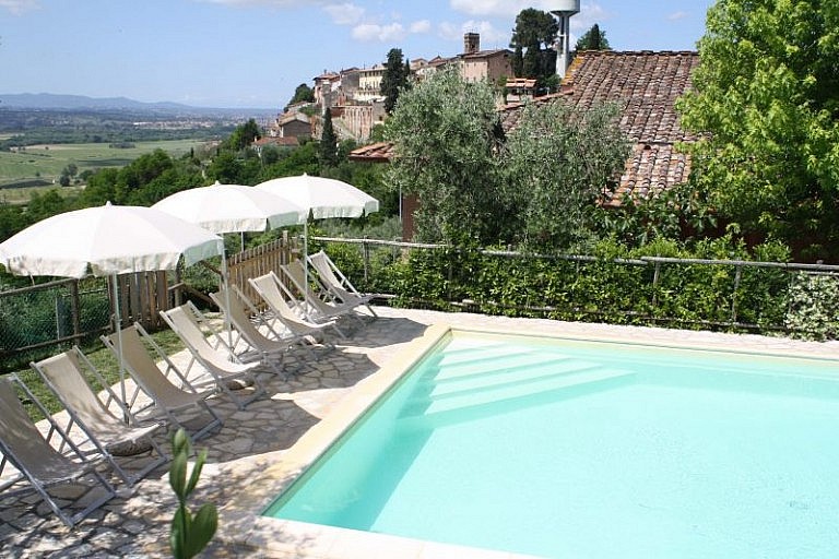 Pool with view over Treggiaia