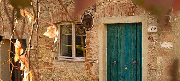 Romantic B&B with suites and jacuzzi in Tuscany
