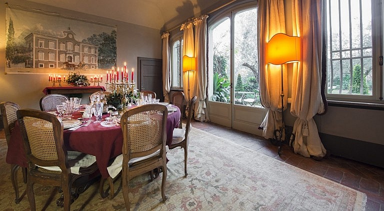 Charming dining room in villa with garden and jacuzz