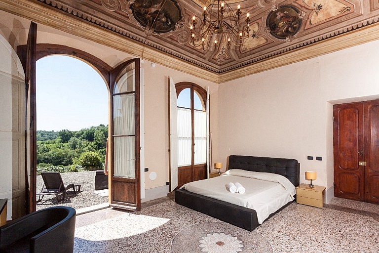 Beautiful accommodation in eclectic villa in Tuscany