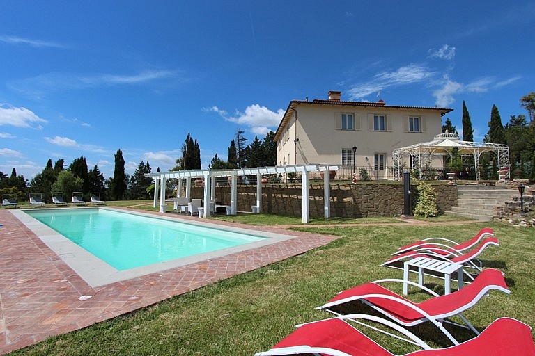 Large villa with pool for 18 people near Florence