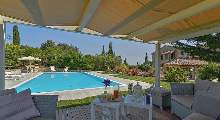 Poolside gazebo in luxury property for groups