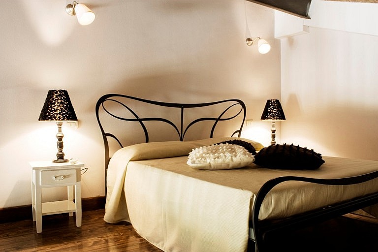 Elegant bedrooms near Fucecchio