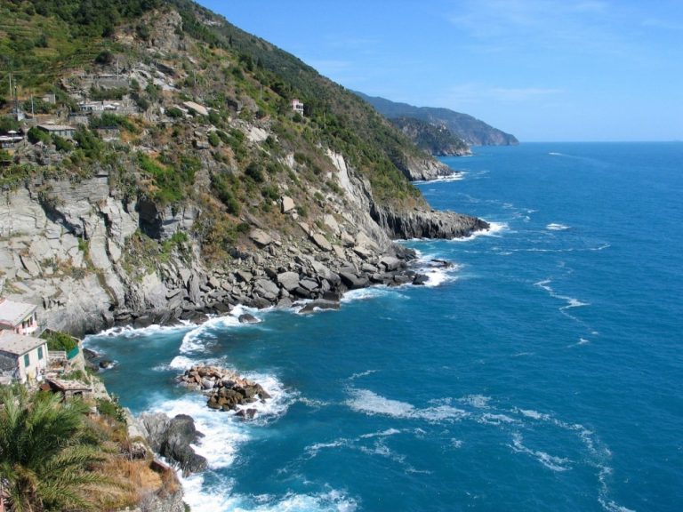 Houses over the coast in Cinque Terre
