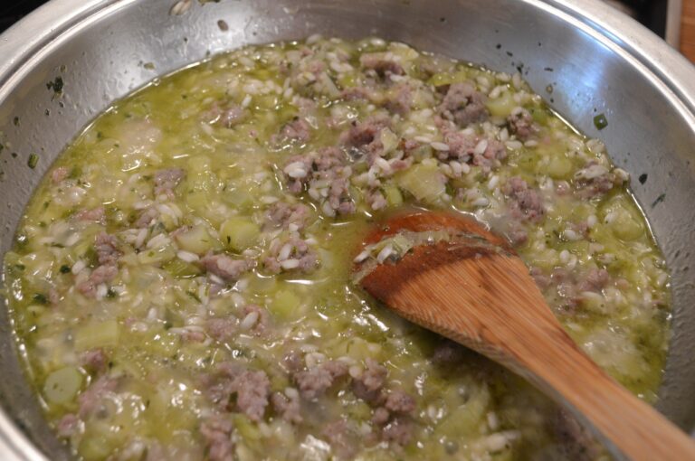 Sausages and leeks for an amazing sauce