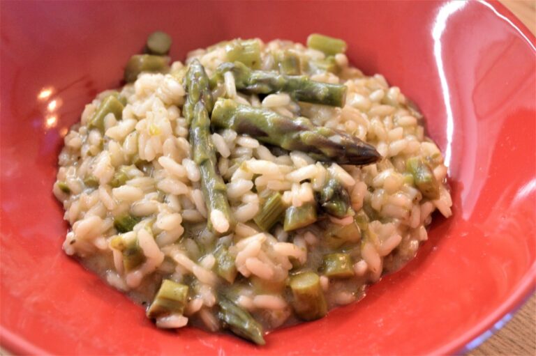 Risotto with asparagus sauce