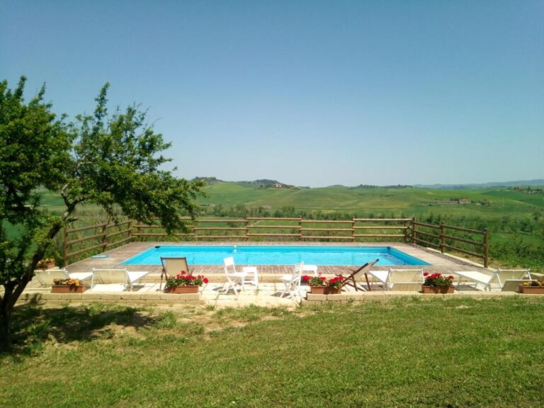 Tuscan villa with private pool