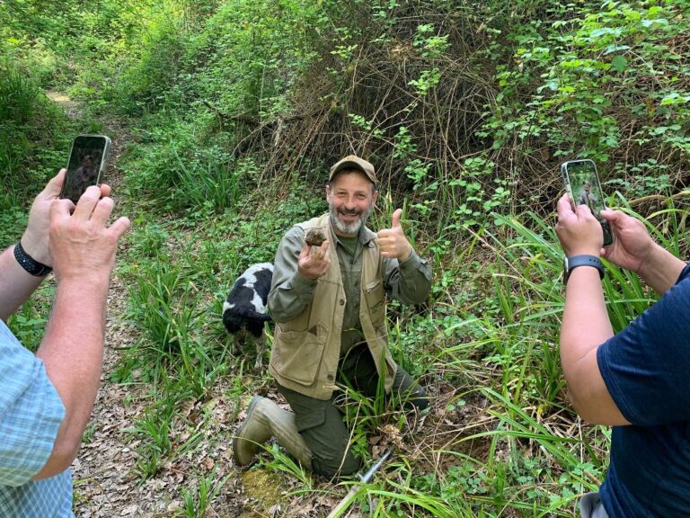 Truffle hunting tour with Daniele and the dog Pato