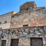 Guided visit to the medieval hamlet of Peccioli with Arianna & Friends
