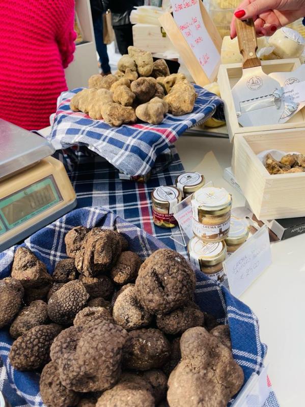 Black and white truffles