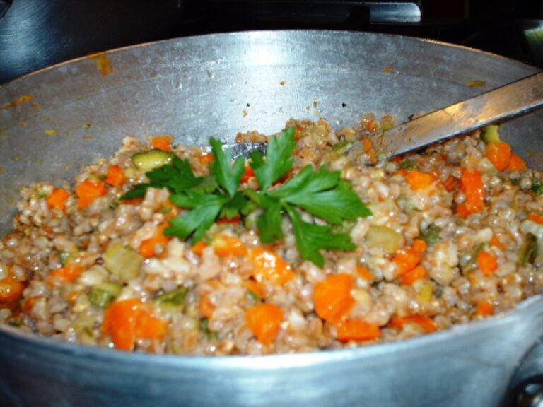 Farro salad with vegetables