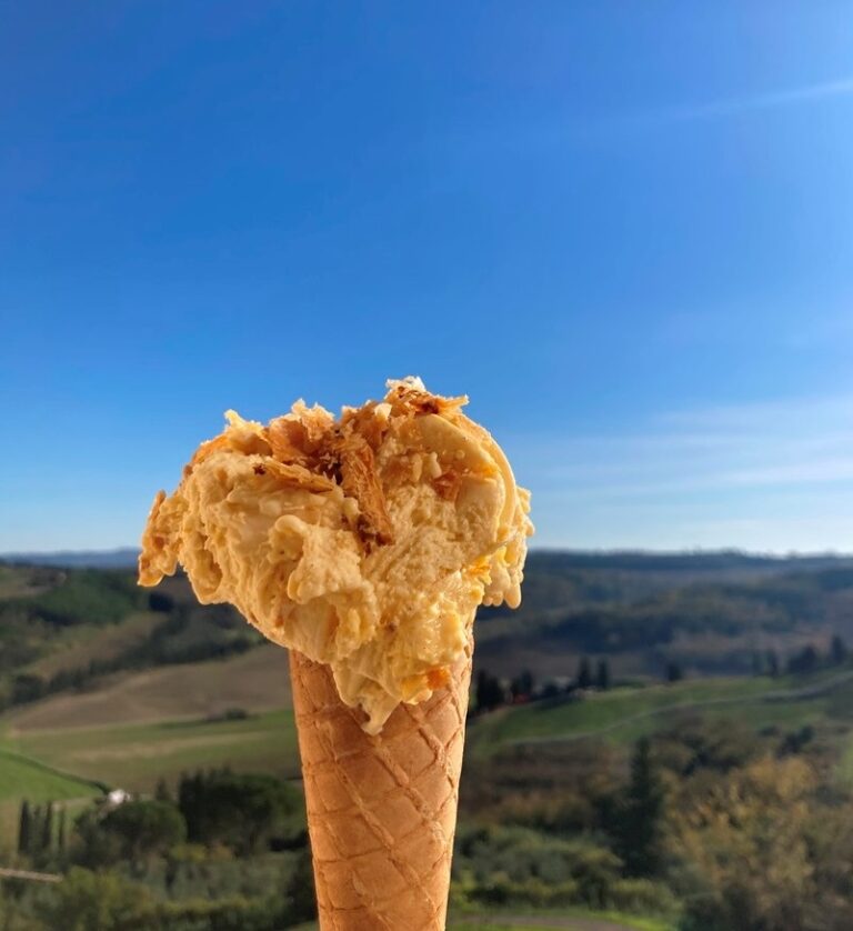Gelato tasting tour with Arianna & Friends