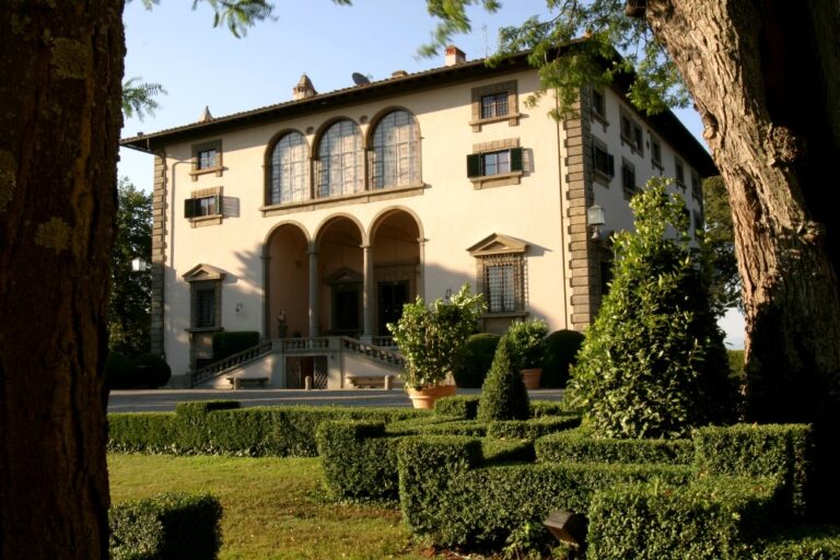 Guided visit to a private villa in the area of Pontedera