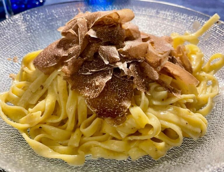 Fresh tagliolini with truffle sauce and marzuolo truffle