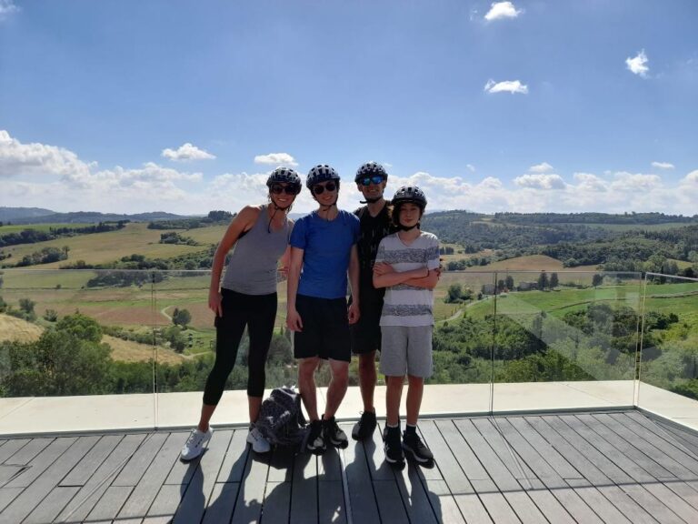 A quick stop to the village of Peccioli during our e-bike tour