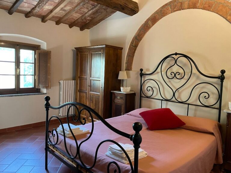 Double bedroom in the villa near Lajatico