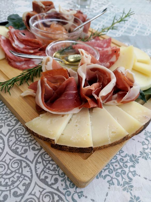 Typical Tuscan appetizer