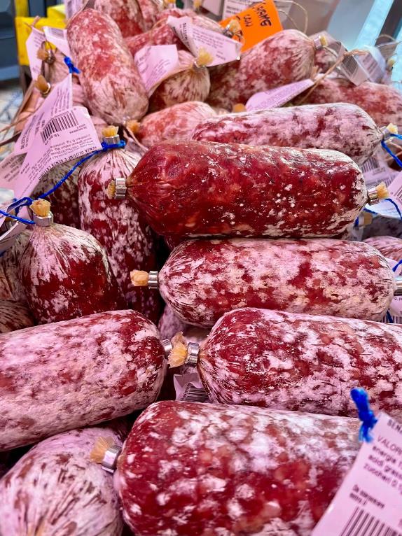 Private guided tour to Lari and butcher shop