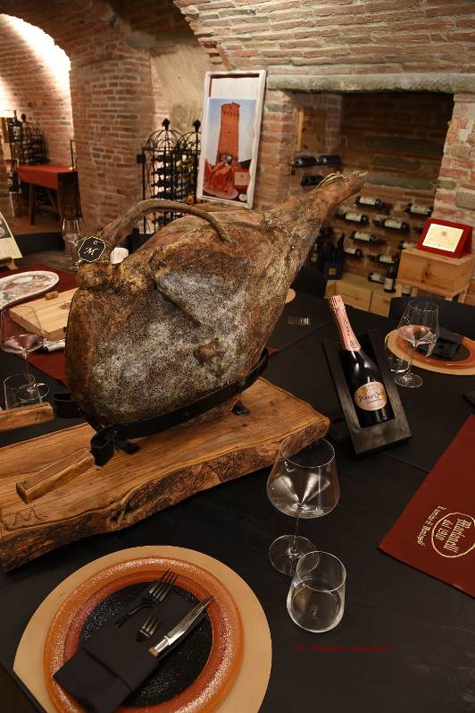 Arianna & Friends arranges guided visit to the prosciutto museum in Montopoli Valdarno