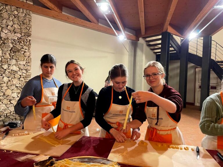 Typical Tuscan cooking class for large groups