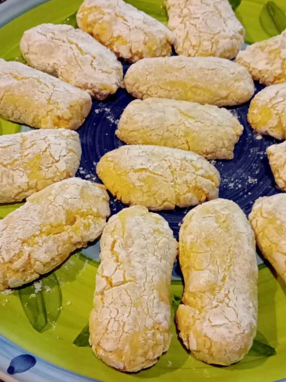 Christmas cookies ricciarelli