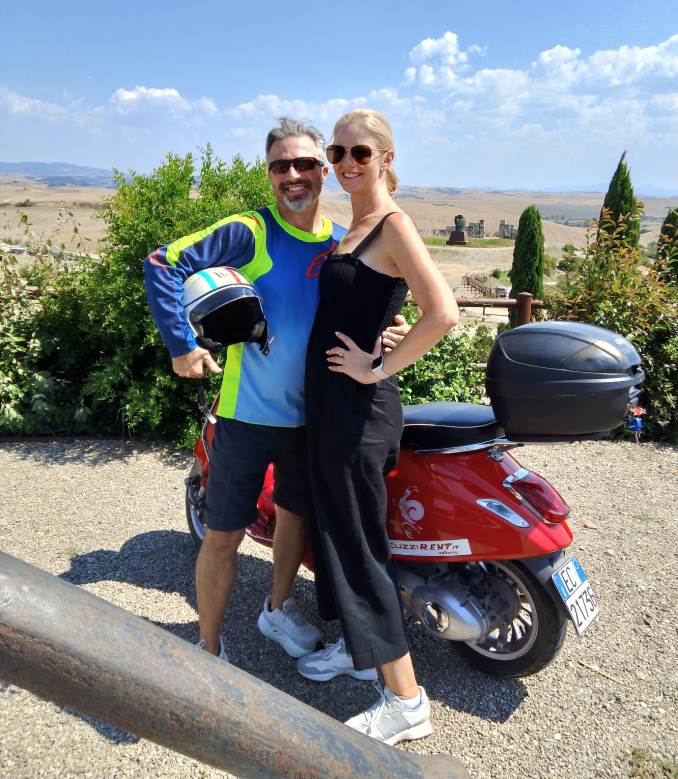 Vespa tour across the Pisan hills