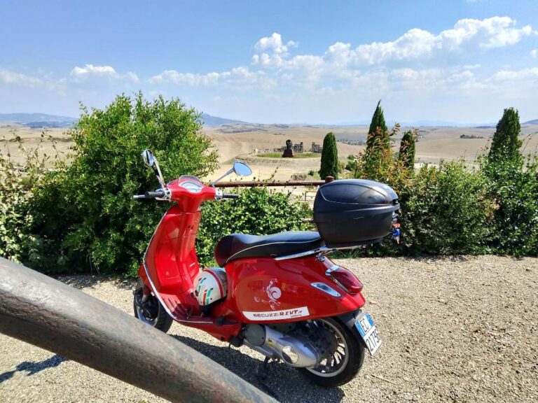 Vespa excursion in Tuscany
