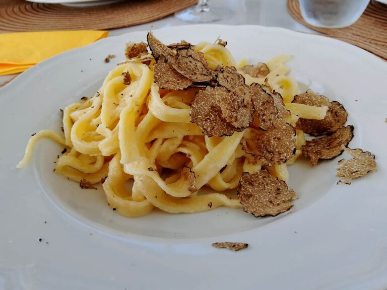 Tagliolini with black truffles foud in the wood near Montefoscoli