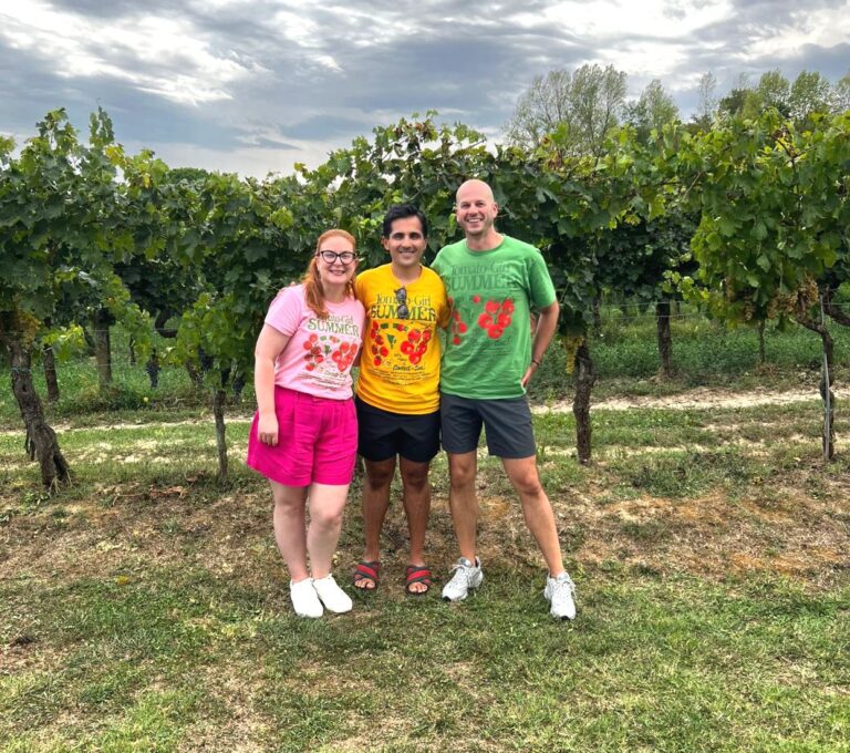 Arianna & Friends organizes private wine experiences in the best wineries of the Terre di Pisa area