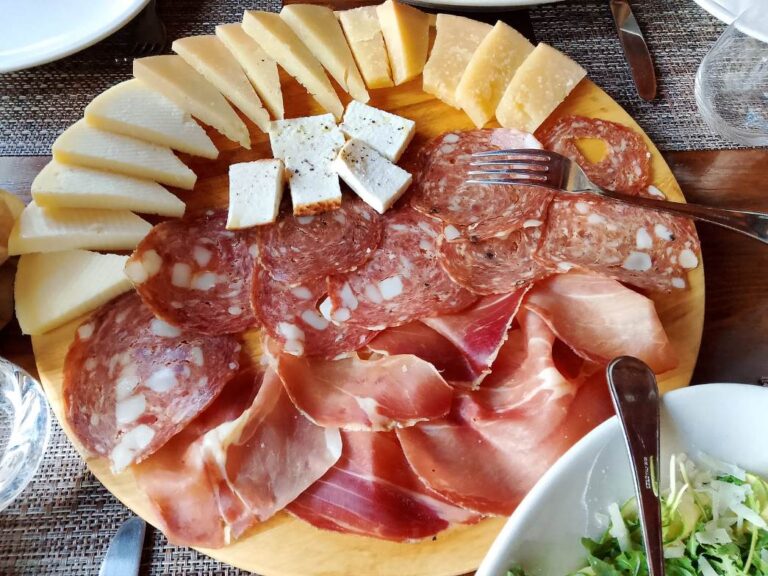 Typical Tuscan chhese plate served at the cheese factory