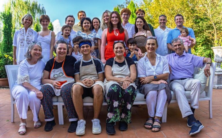 The whole familly for a reunion in Tuscany
