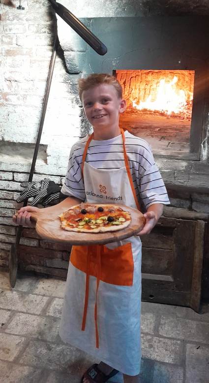 Pizza experience at Rita's farm for small kids
