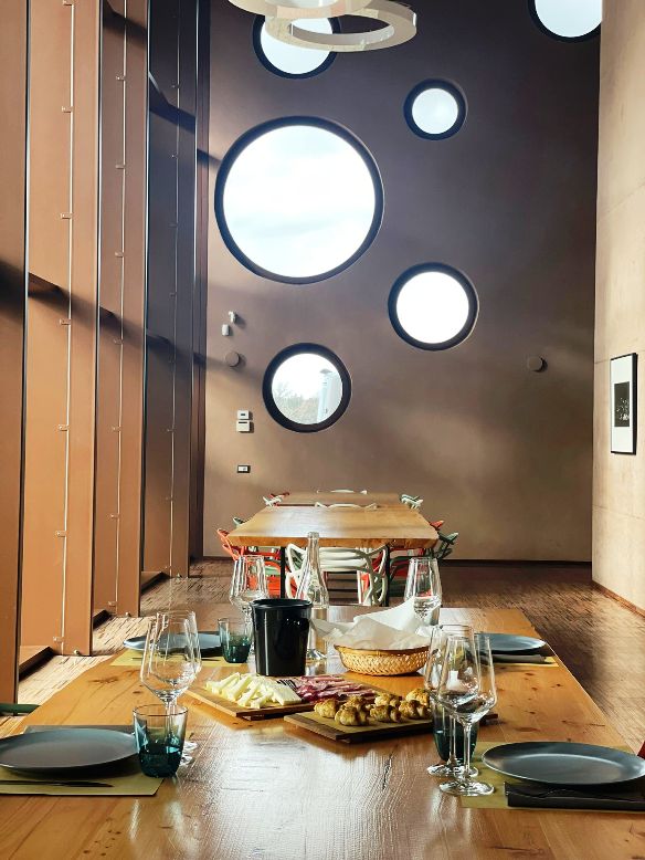 A wonderful winery in Terricciola matching great wines and art