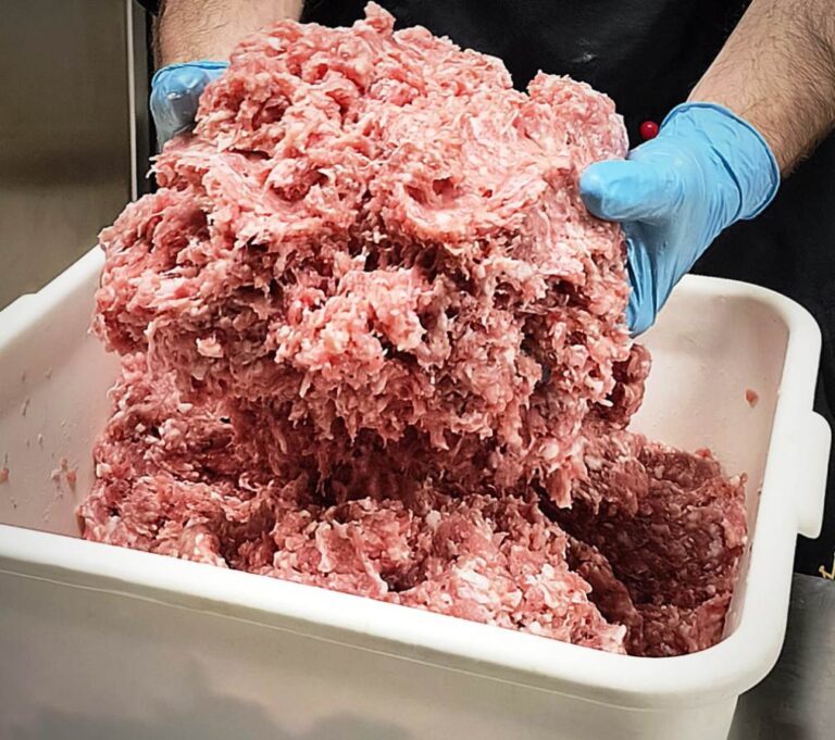 Tuscan is famous for its production of meat. We especially use pork and beef meat