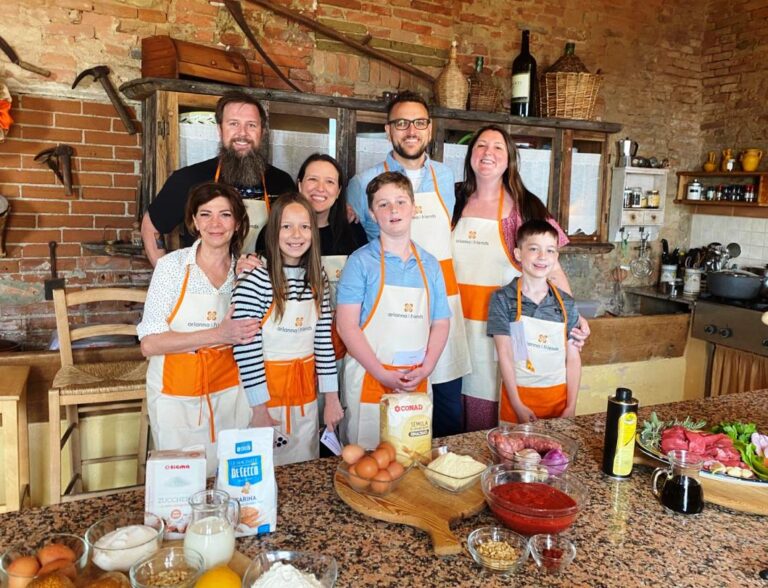 Group class making typical Tuscan recipes based on extra virgin olive oil