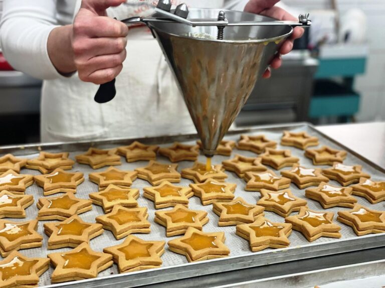 Biscotti prepared with jam