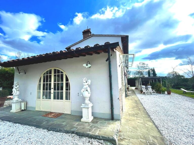 Typical Tuscan experience with wine tasting