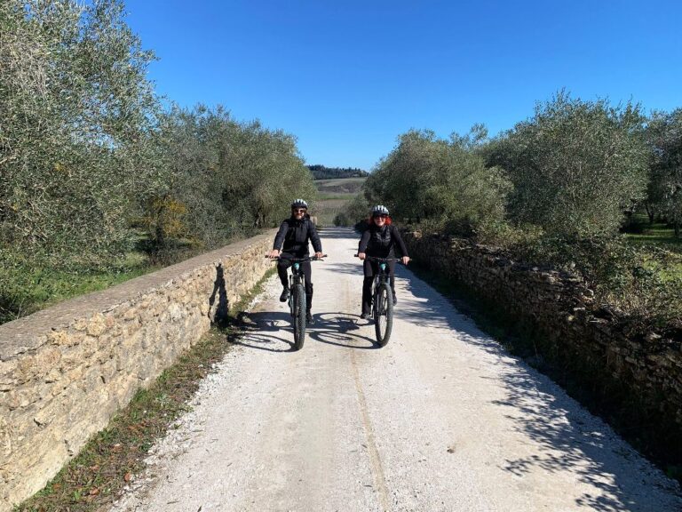 Arianna and Friends offers e-bike experiences for small groups of friends