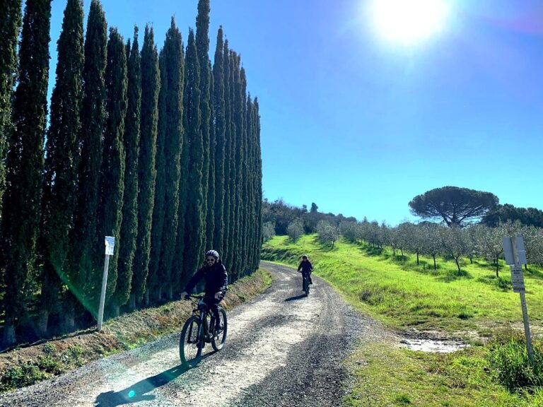 Visiting Tuscany with an e-bike tour is a must-to-do