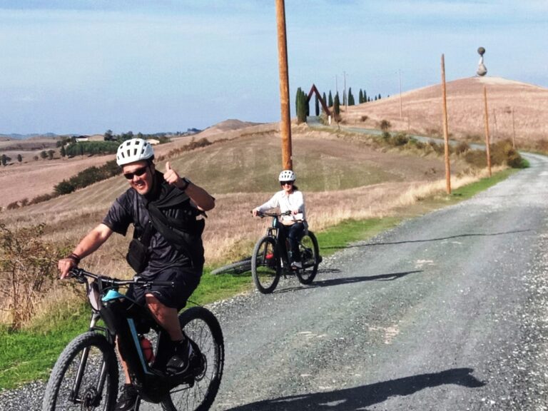 Volterra guided e-bike tour with Arianna and Friends
