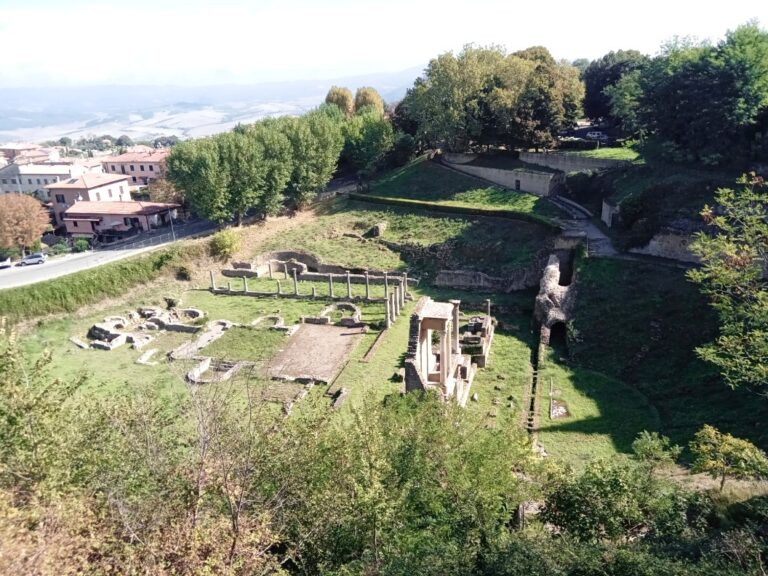 Teatro romano in Volterra visited with an e-bike tour