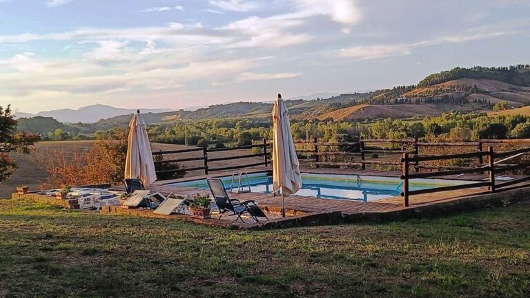 We manage a wonderful villa near Lajatico with a panoramic pool