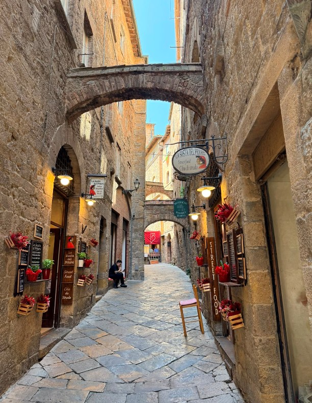 Volterra guided experience with our guide Moira